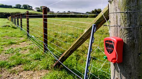 does an electric fence box pulse|what is an electric fence.